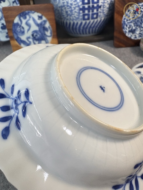古玩陶瓷晚清青花深腹折沿盤真品鑒賞圖