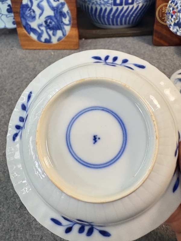古玩陶瓷晚清青花深腹折沿盤真品鑒賞圖