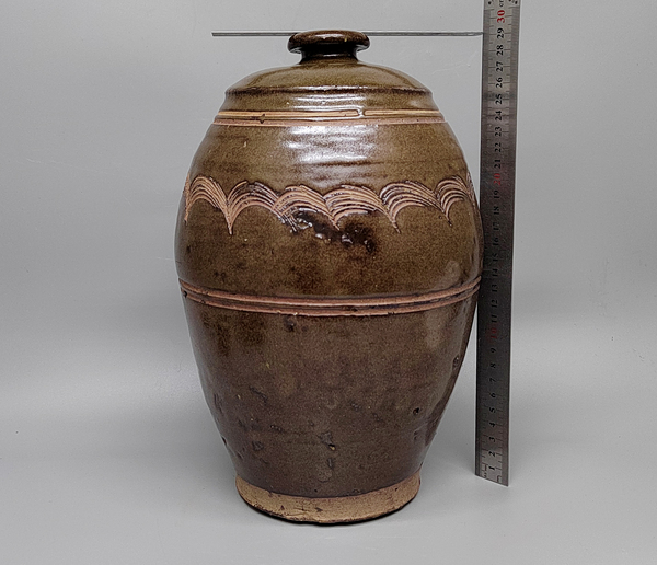 古玩陶瓷明代茶葉末釉刻水波紋大梅瓶拍賣(mài)，當(dāng)前價(jià)格38元
