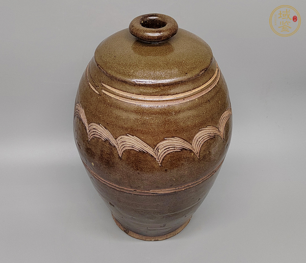 古玩陶瓷茶葉末釉刻水波紋梅瓶真品鑒賞圖