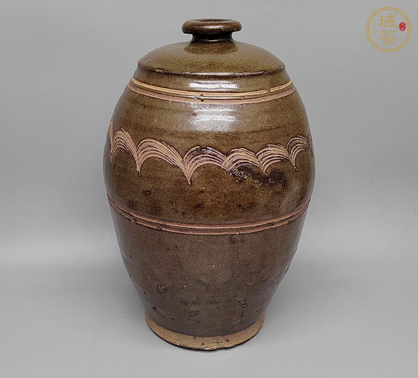 古玩陶瓷茶葉末釉刻水波紋梅瓶真品鑒賞圖
