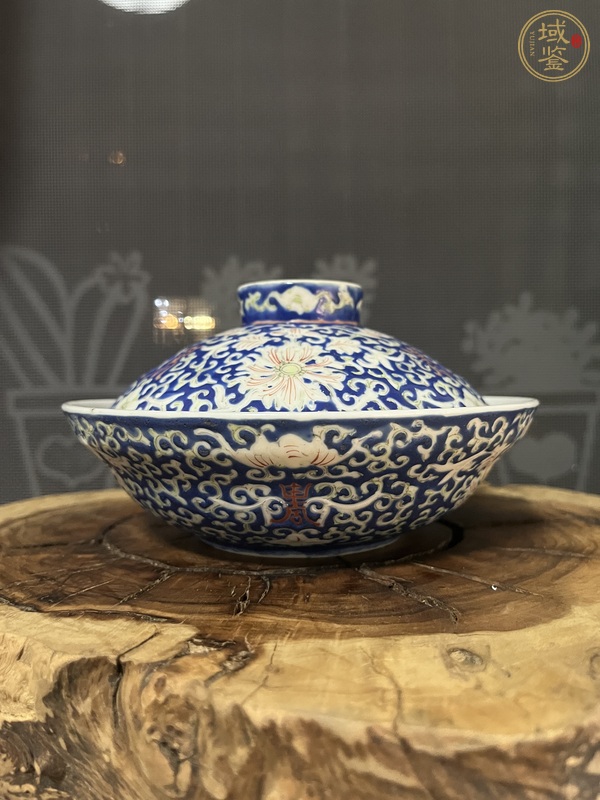 古玩陶瓷藍(lán)地粉彩花卉紋蓋碗真品鑒賞圖