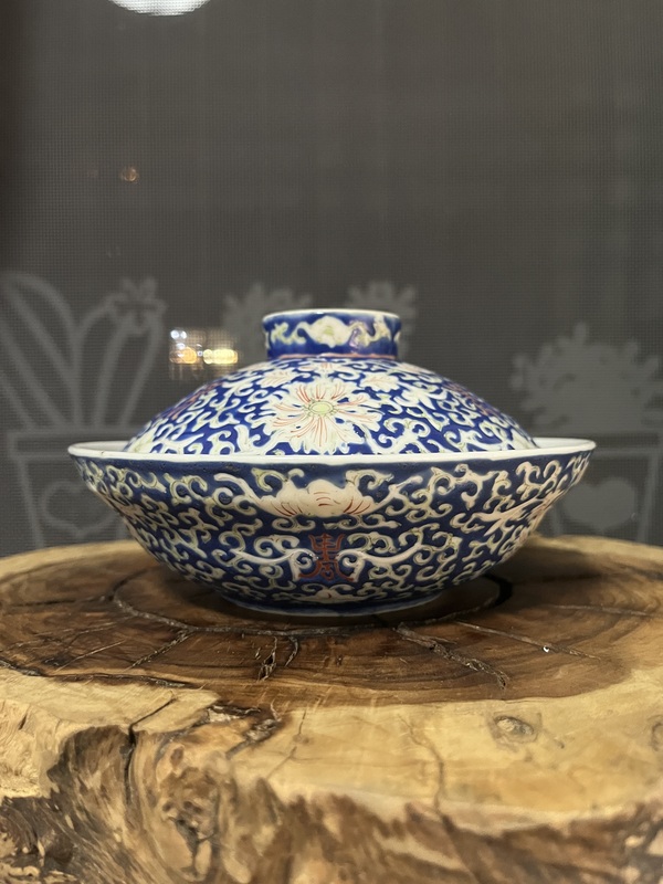 古玩轉賣藍地粉彩花卉紋蓋盤拍賣,當前價格2023元