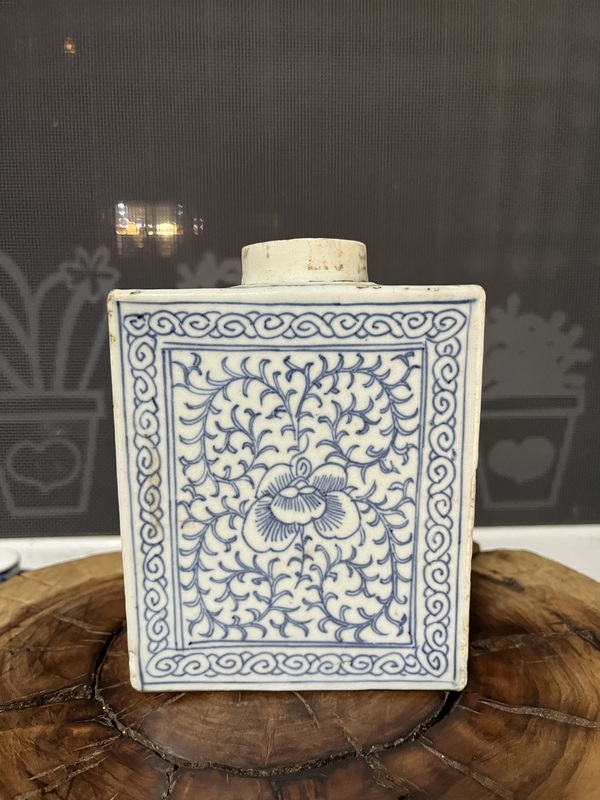 古玩陶瓷青花淡描花卉紋茶葉罐拍賣，當(dāng)前價格1688元