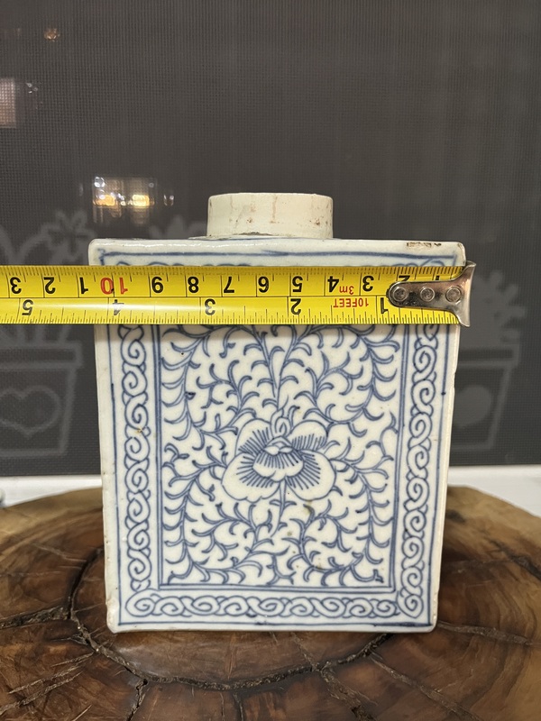 古玩陶瓷青花淡描花卉紋茶葉罐拍賣，當(dāng)前價格1688元