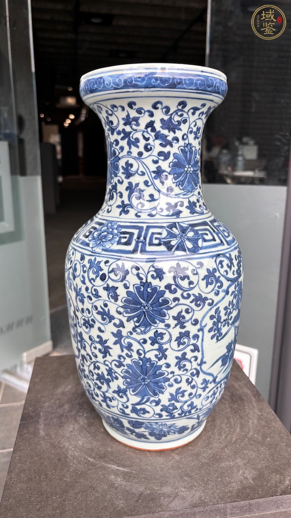 古玩陶瓷青花纏枝蓮開光花鳥紋瓶真品鑒賞圖