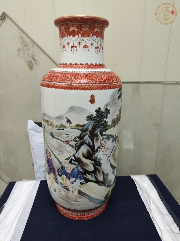 古玩陶瓷人物瓶真品鑒賞圖