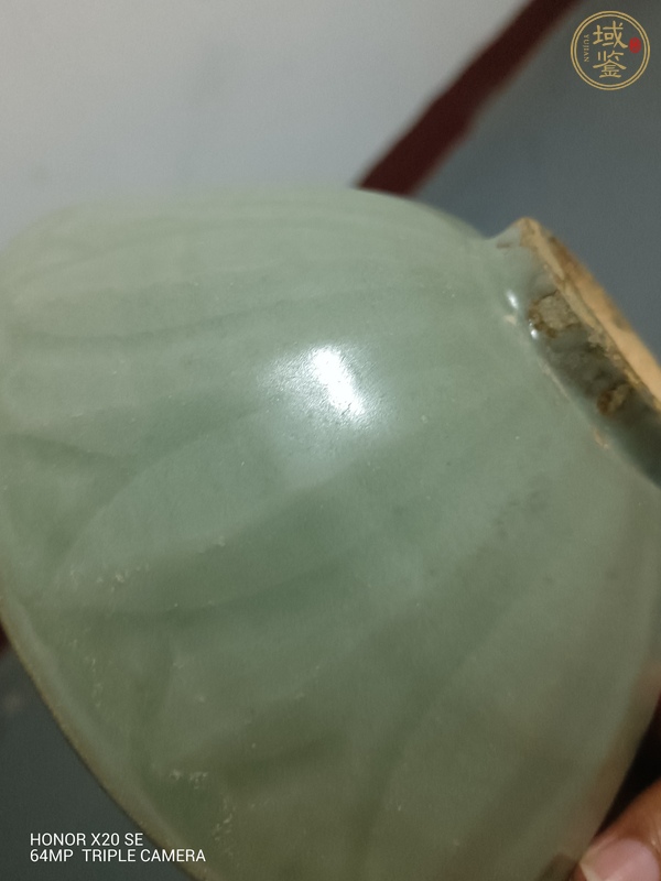 古玩陶瓷龍泉青瓷刻仰蓮紋碗真品鑒賞圖