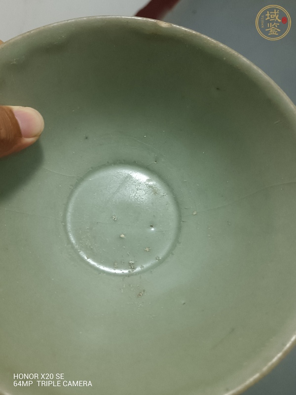 古玩陶瓷龍泉青瓷刻仰蓮紋碗真品鑒賞圖