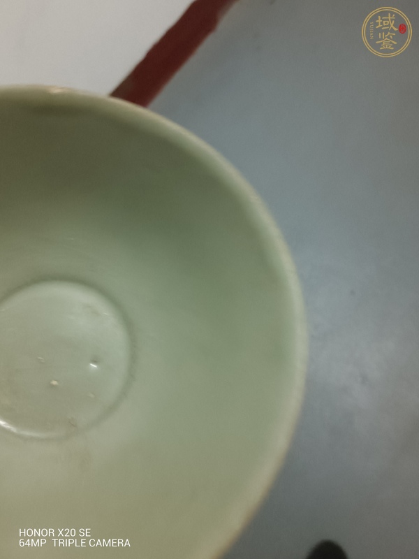 古玩陶瓷龍泉青瓷刻仰蓮紋碗真品鑒賞圖