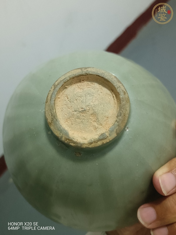 古玩陶瓷龍泉青瓷刻仰蓮紋碗真品鑒賞圖