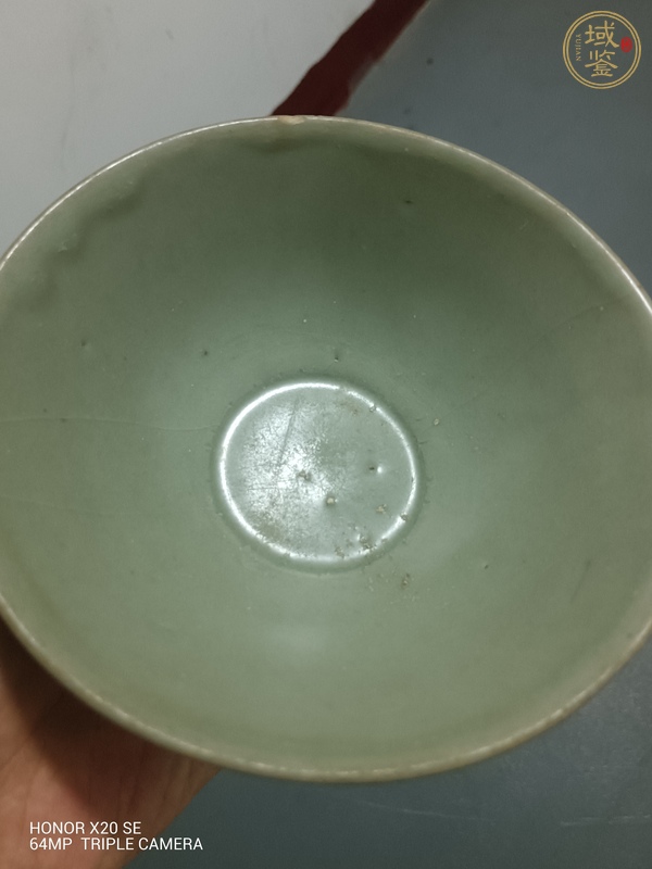 古玩陶瓷龍泉青瓷刻仰蓮紋碗真品鑒賞圖
