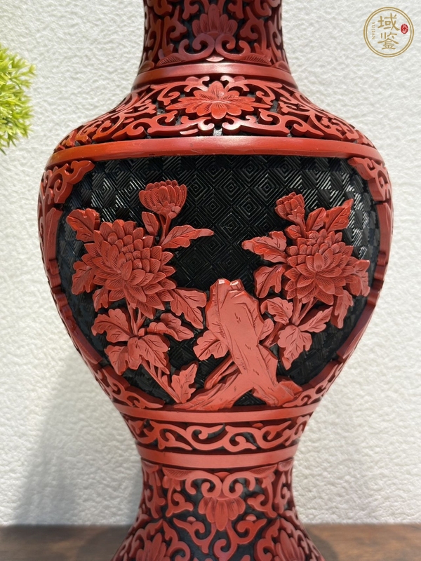 古玩雜項(xiàng)剔紅瓶真品鑒賞圖