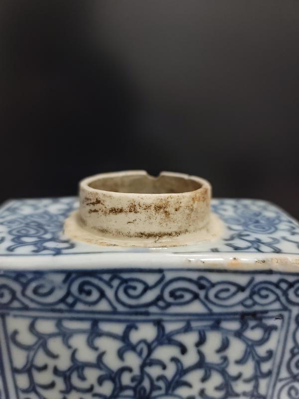 古玩陶瓷清中期青花纏枝蓮茶葉罐拍賣(mài)，當(dāng)前價(jià)格580元