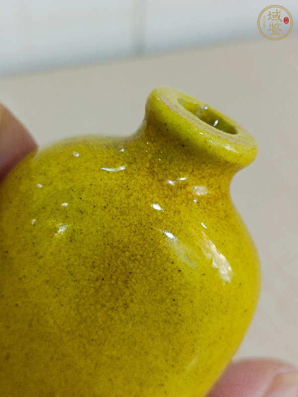 古玩陶瓷黃釉鼻煙壺真品鑒賞圖