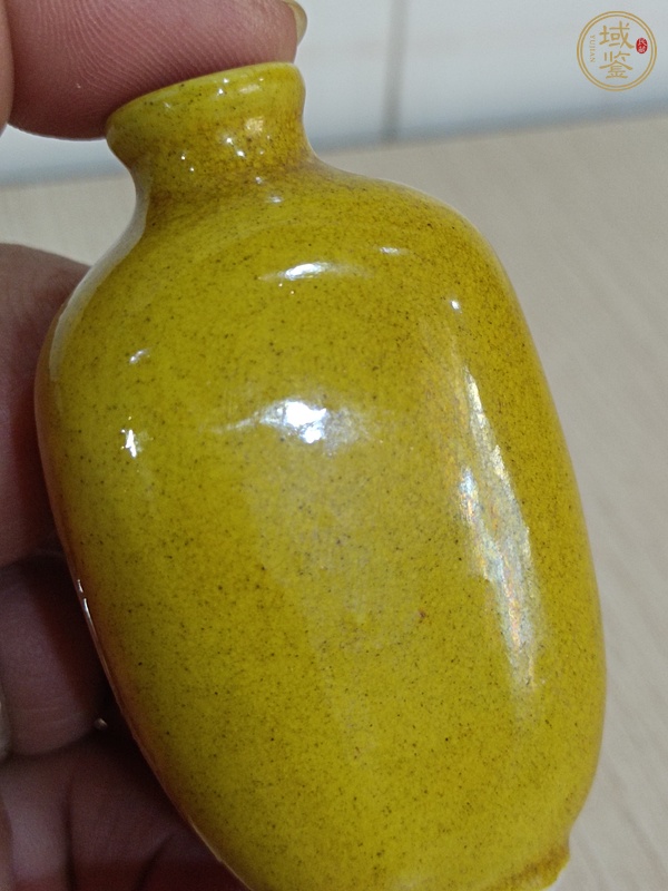 古玩陶瓷黃釉鼻煙壺真品鑒賞圖