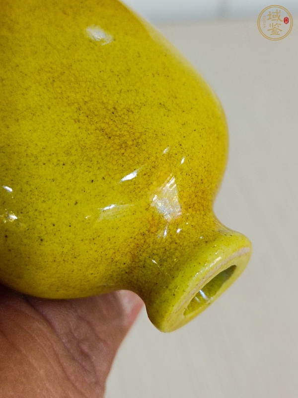 古玩陶瓷黃釉鼻煙壺真品鑒賞圖
