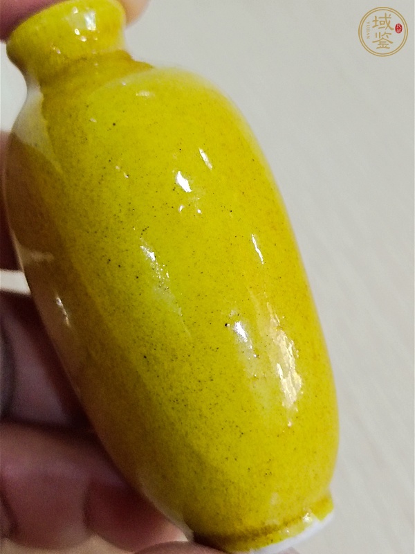 古玩陶瓷黃釉鼻煙壺真品鑒賞圖