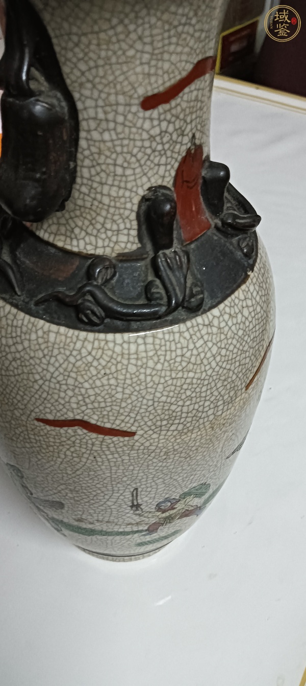 古玩陶瓷哥釉刀馬旦故事人物瓶真品鑒賞圖
