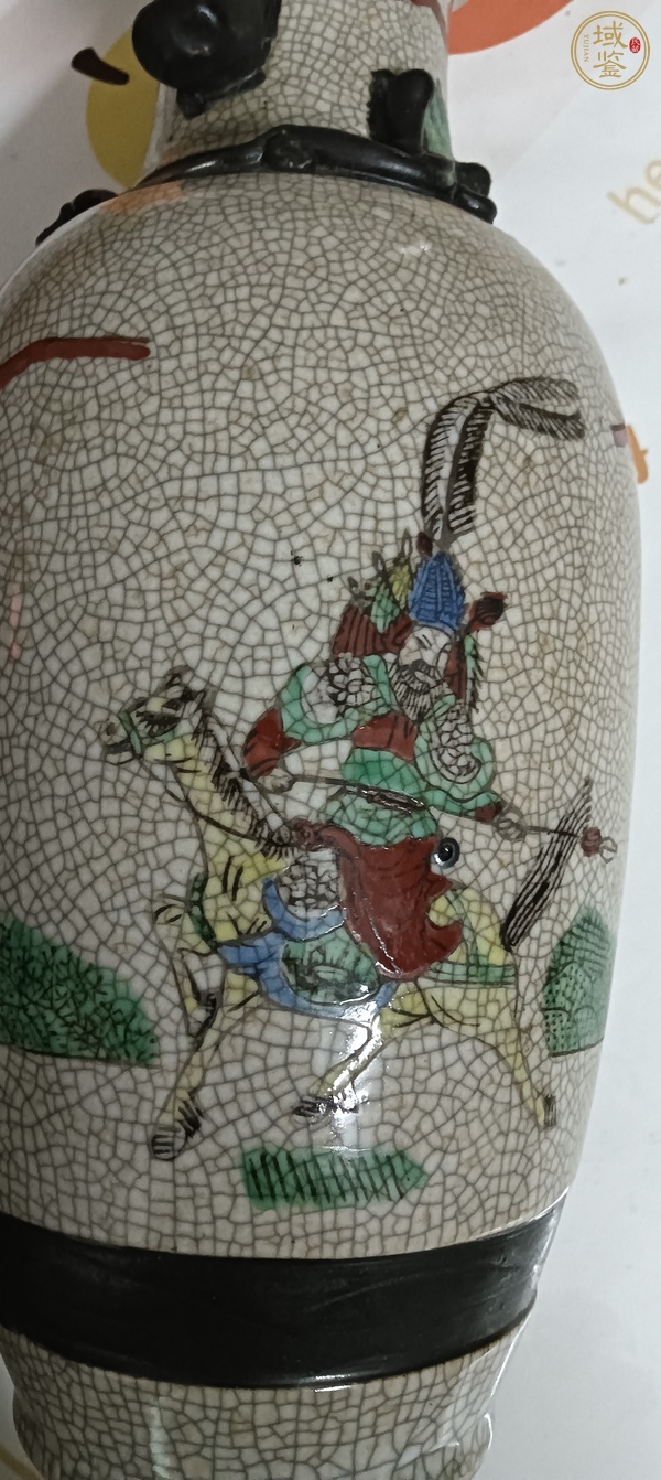 古玩陶瓷哥釉刀馬旦故事人物瓶真品鑒賞圖