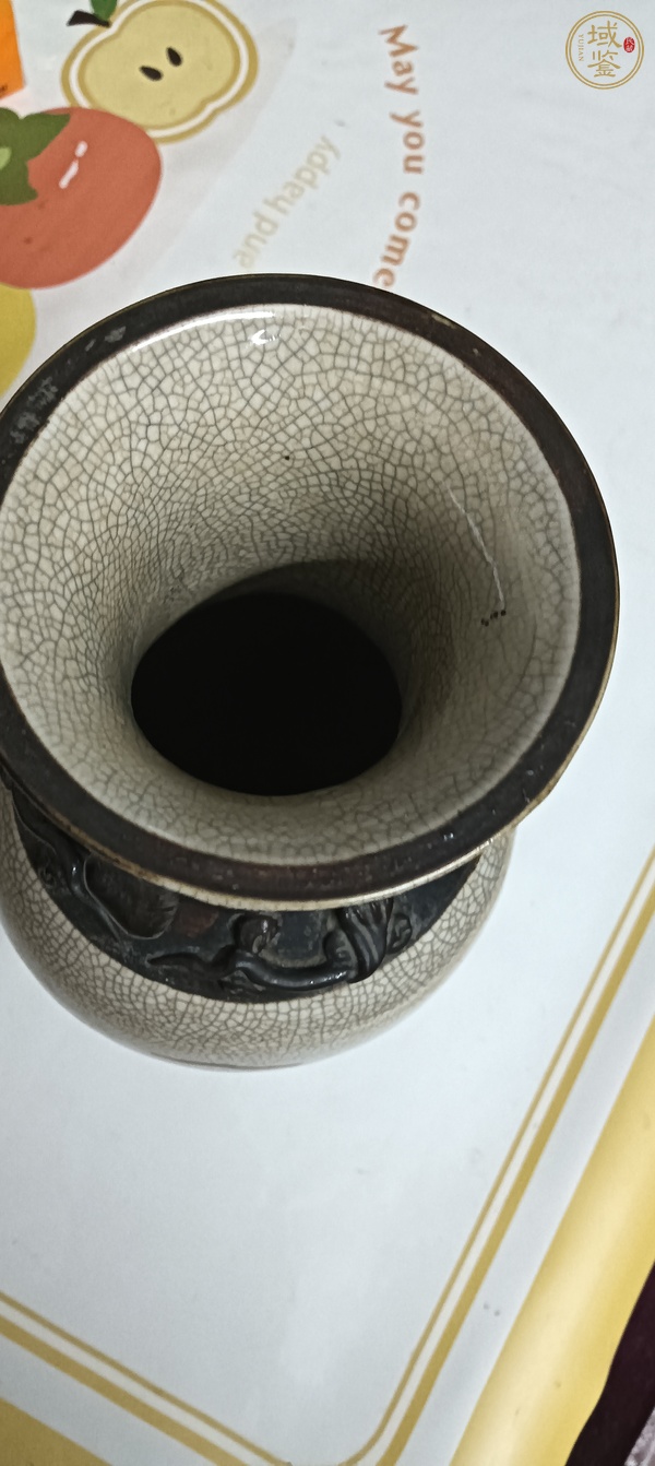 古玩陶瓷哥釉刀馬旦故事人物瓶真品鑒賞圖