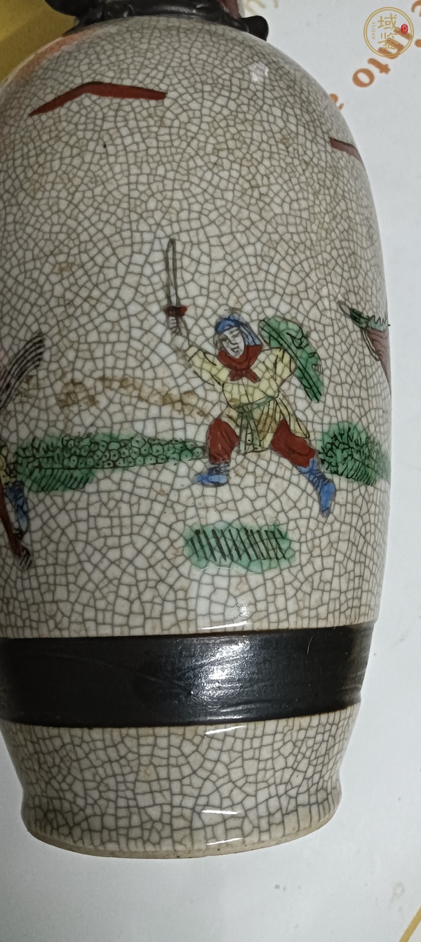 古玩陶瓷哥釉刀馬旦故事人物瓶真品鑒賞圖
