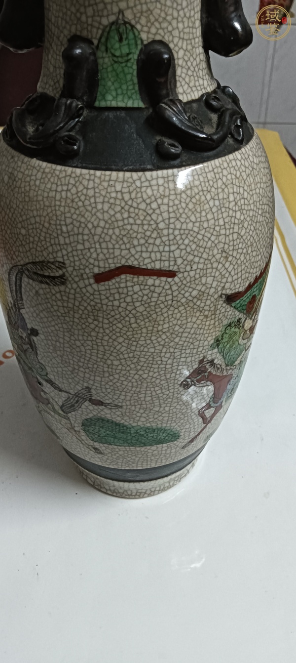 古玩陶瓷哥釉刀馬旦故事人物瓶真品鑒賞圖