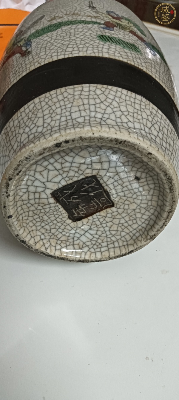 古玩陶瓷哥釉刀馬旦故事人物瓶真品鑒賞圖