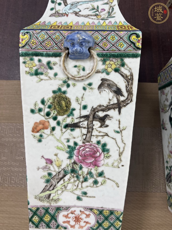 古玩陶瓷粉彩花鳥紋四方瓶真品鑒賞圖