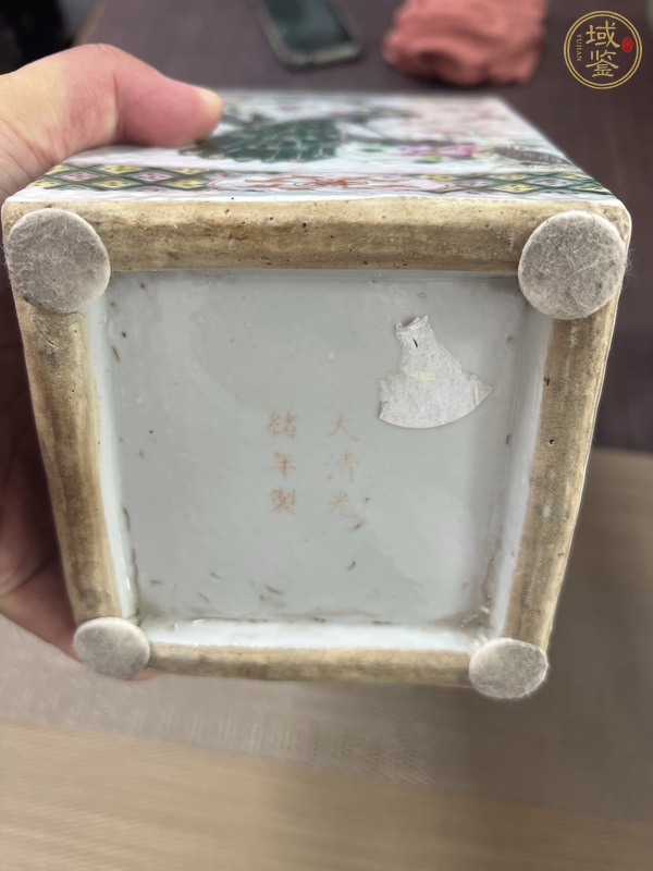 古玩陶瓷粉彩花鳥紋四方瓶真品鑒賞圖