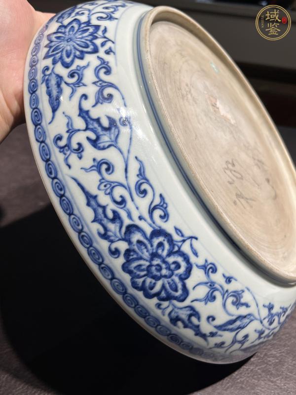 古玩陶瓷青花纏枝花卉紋臥盤真品鑒賞圖