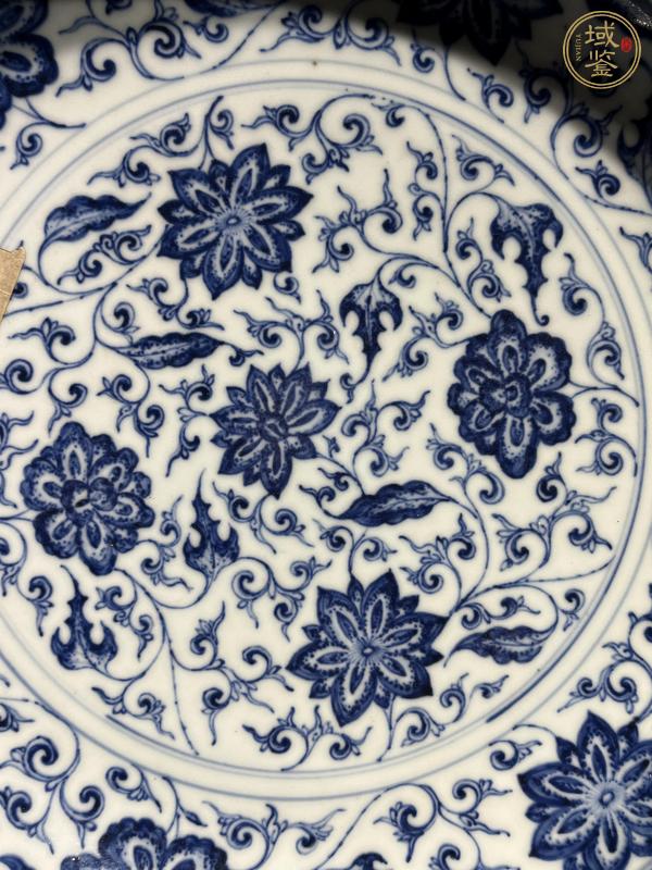古玩陶瓷青花纏枝花卉紋臥盤真品鑒賞圖