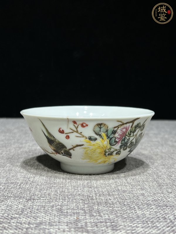 古玩花鳥紋粉彩碗真品鑒賞圖
