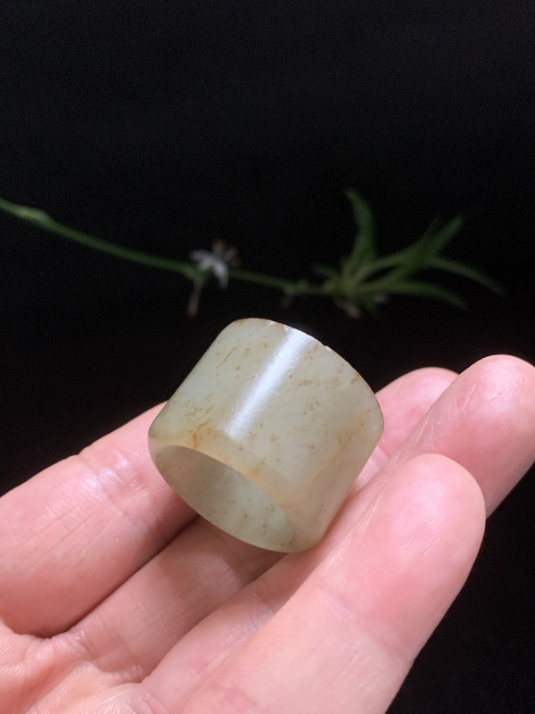 古玩玉器清代和田玉雕“素紋扳指”拍賣(mài)，當(dāng)前價(jià)格8000元
