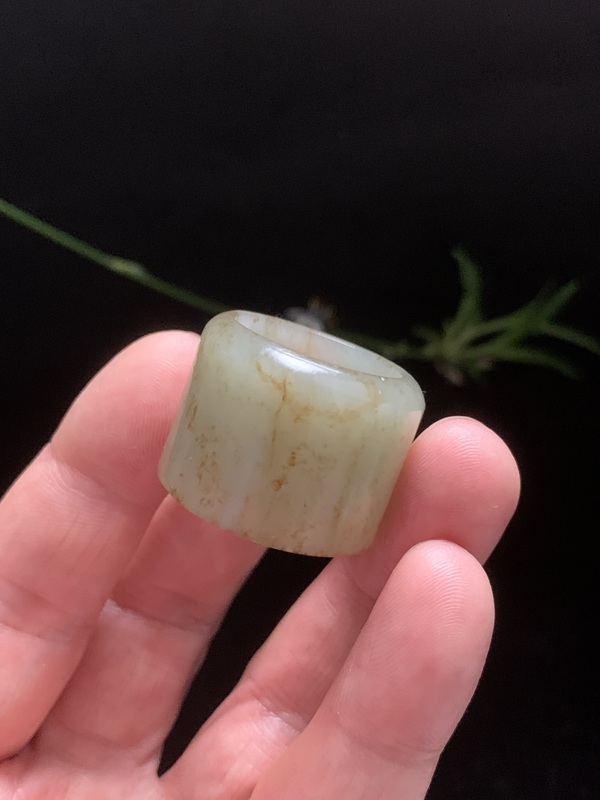古玩玉器清代和田玉雕“素紋扳指”拍賣(mài)，當(dāng)前價(jià)格8000元