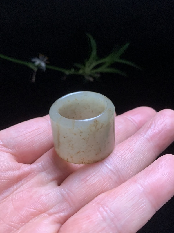 古玩玉器清代和田玉雕“素紋扳指”拍賣(mài)，當(dāng)前價(jià)格8000元