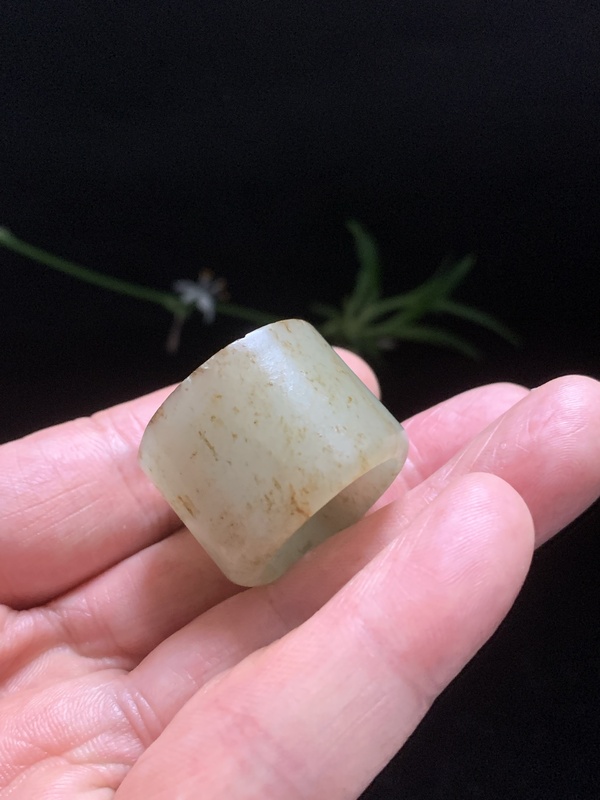 古玩玉器清代和田玉雕“素紋扳指”拍賣(mài)，當(dāng)前價(jià)格8000元