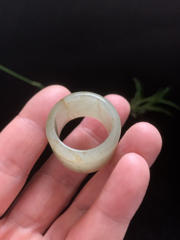 古玩玉器清代和田玉雕“素紋扳指”拍賣(mài)，當(dāng)前價(jià)格8000元