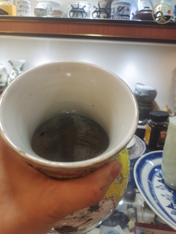 古玩陶瓷清晚期粉彩堆塑花鳥(niǎo)紋瓶真品鑒賞圖