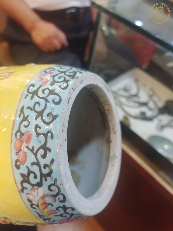 古玩陶瓷清晚期粉彩堆塑花鳥(niǎo)紋瓶真品鑒賞圖