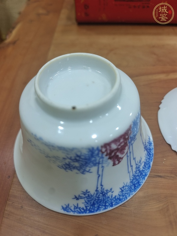 古玩陶瓷民國 藍(lán)料彩竹紋蓋碗真品鑒賞圖