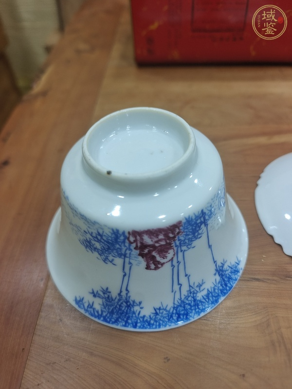 古玩陶瓷民國 藍(lán)料彩竹紋蓋碗真品鑒賞圖