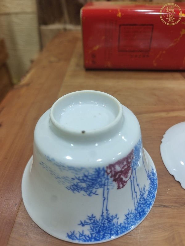 古玩陶瓷民國 藍(lán)料彩竹紋蓋碗真品鑒賞圖