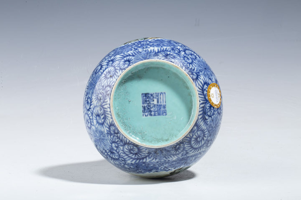 古玩陶瓷民國(guó)·青花開(kāi)窗粉彩仕女游春圖獸耳蒜頭瓶拍賣(mài)，當(dāng)前價(jià)格26480元