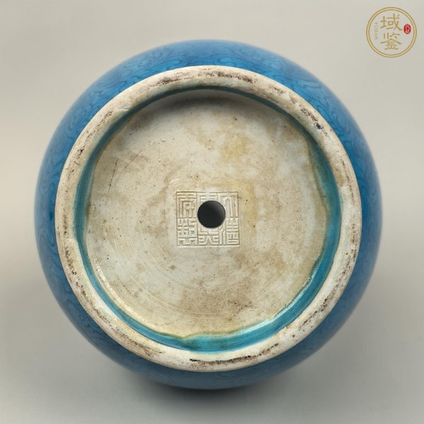 古玩陶瓷民國孔雀藍釉暗刻纏枝花卉紋葫蘆瓶真品鑒賞圖