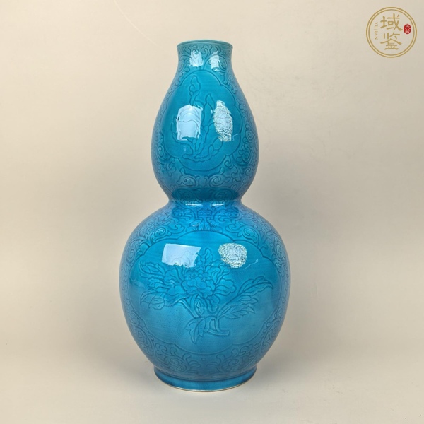 古玩陶瓷民國孔雀藍釉暗刻纏枝花卉紋葫蘆瓶真品鑒賞圖