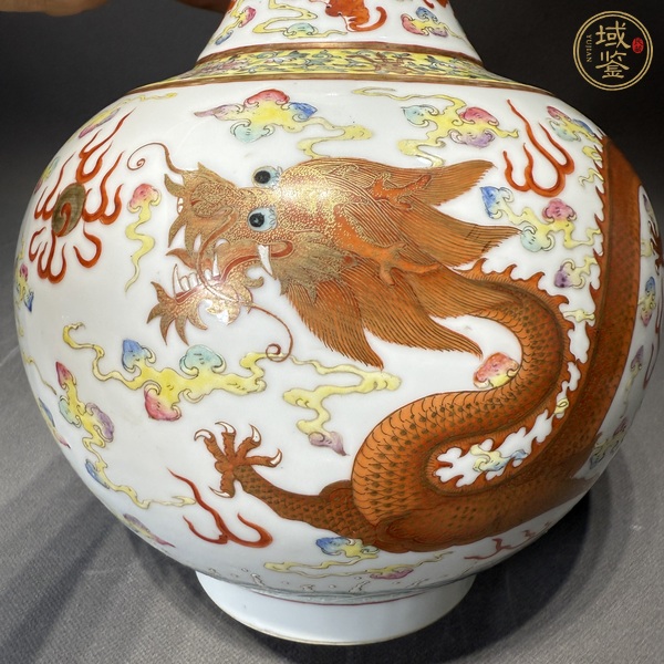 古玩陶瓷民國 粉彩龍鳳紋賞瓶真品鑒賞圖