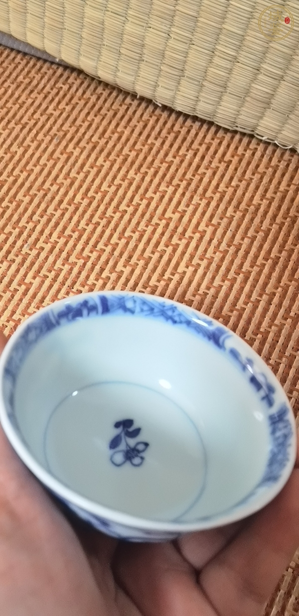 古玩陶瓷青花花卉杯真品鑒賞圖