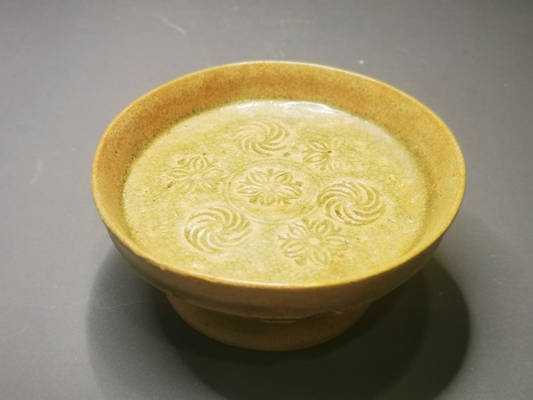 古玩陶瓷南朝至隋洪州窯花卉紋高足盤拍賣，當前價格12800元
