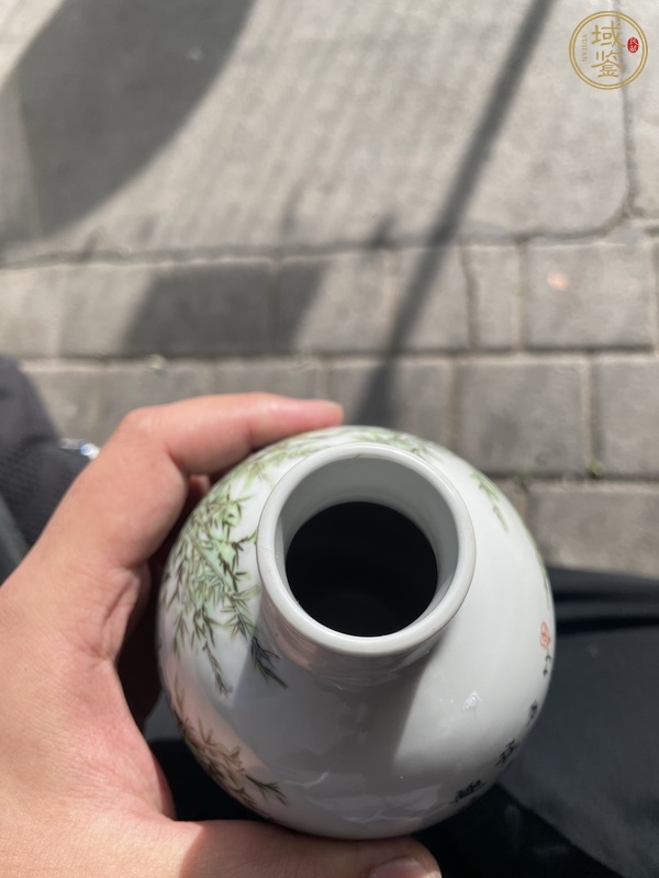 古玩陶瓷粉彩人物瓶真品鑒賞圖